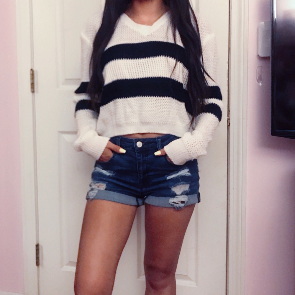 Striped Cropped Sweater - Picture 4 of 4